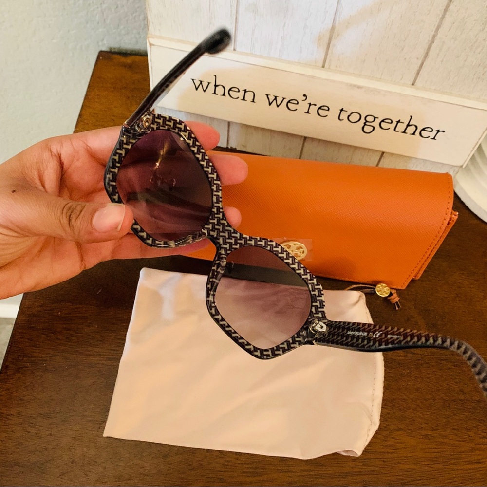 New black🖤 Tory butch sunglasses - Picture 8 of 8